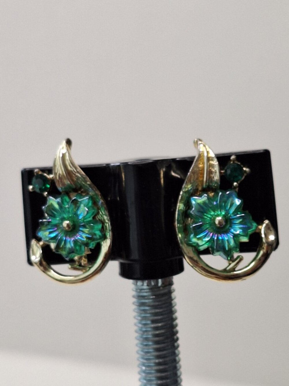 Vintage CORO Emerald Green Carved Glass Flower Screw Back Earrings Signed